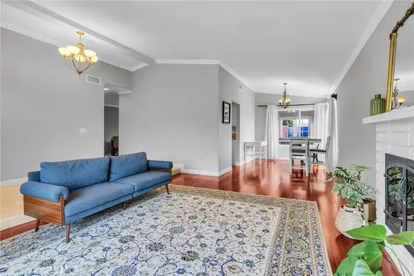23041 La Granja, Valencia, CA 91354