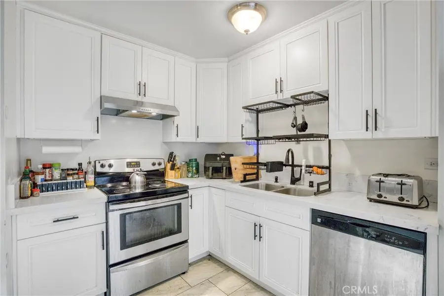 7300 Lennox #J5, Van Nuys, CA 91405 - #3