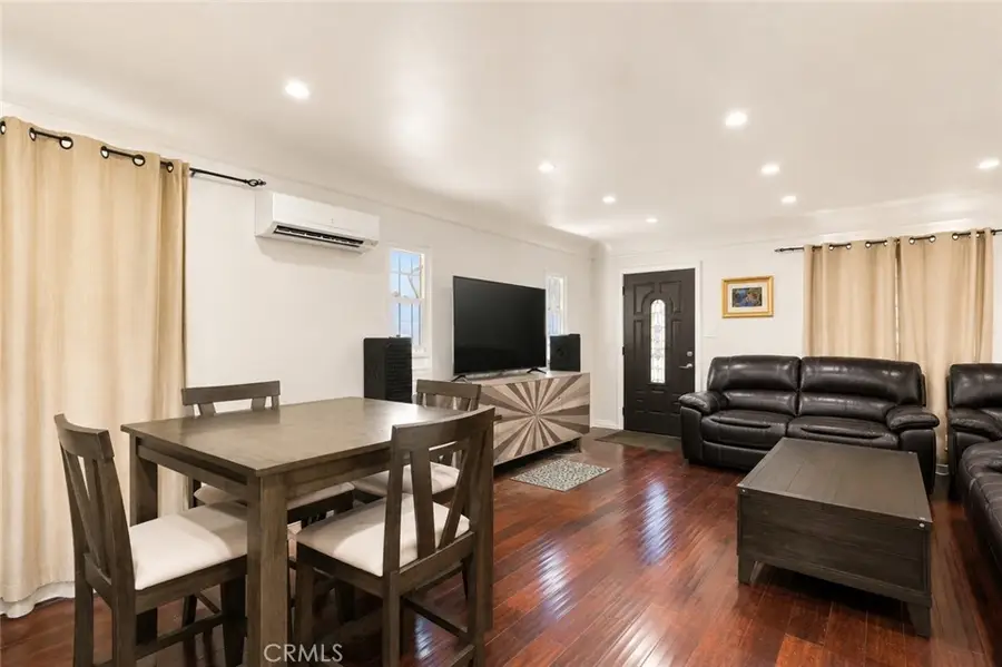 8701 Menlo, Los Angeles, CA 90044 - #3