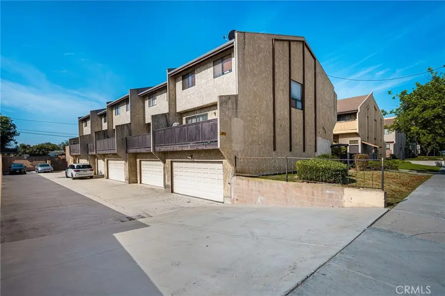 320 W 220th Unit 4, Carson, CA 90745 - #3