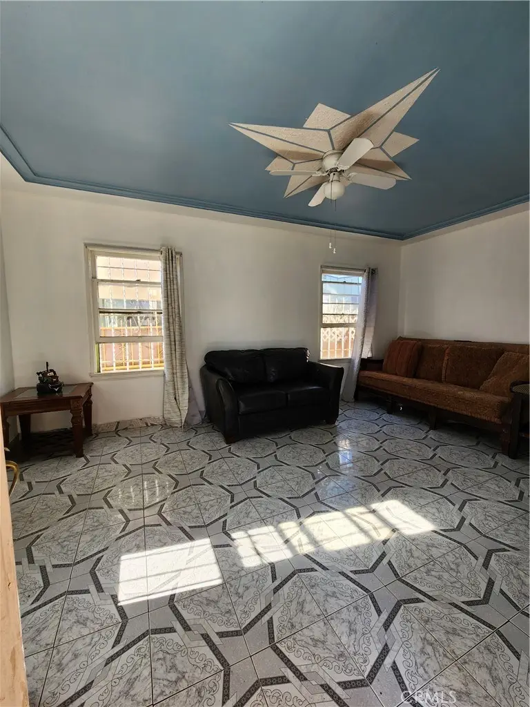 433 E 74th Street, Los Angeles, CA 90003 - Image #2