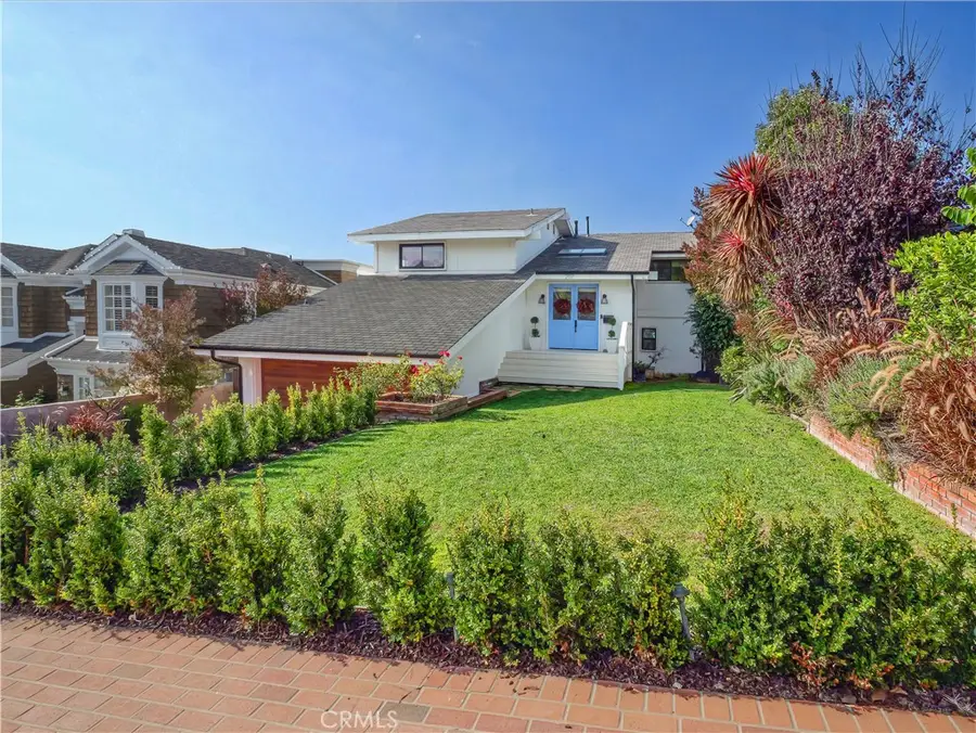 207 S Poinsettia Avenue, Manhattan Beach, CA 90266 - Image #2