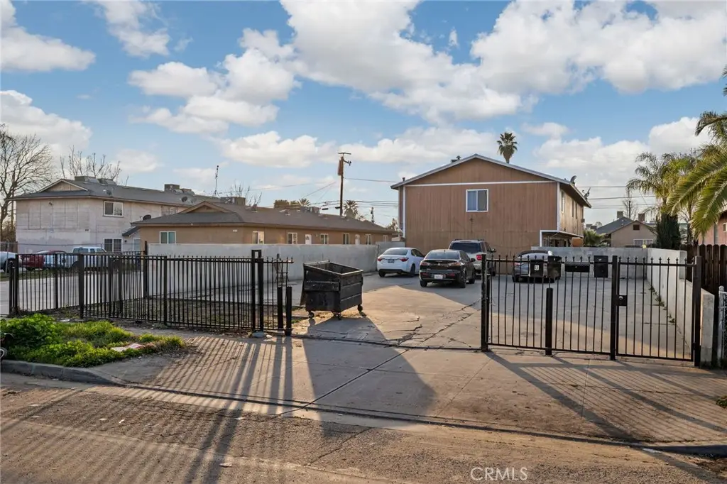 715 N Street, Bakersfield, CA 93304 - Image #1