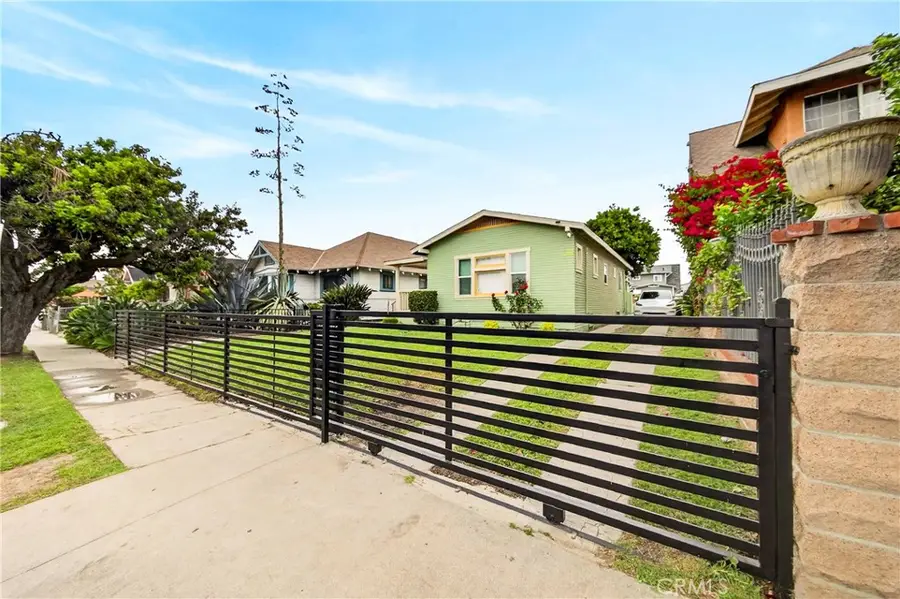 917 W 50th Place W, Los Angeles, CA 90037 - #2