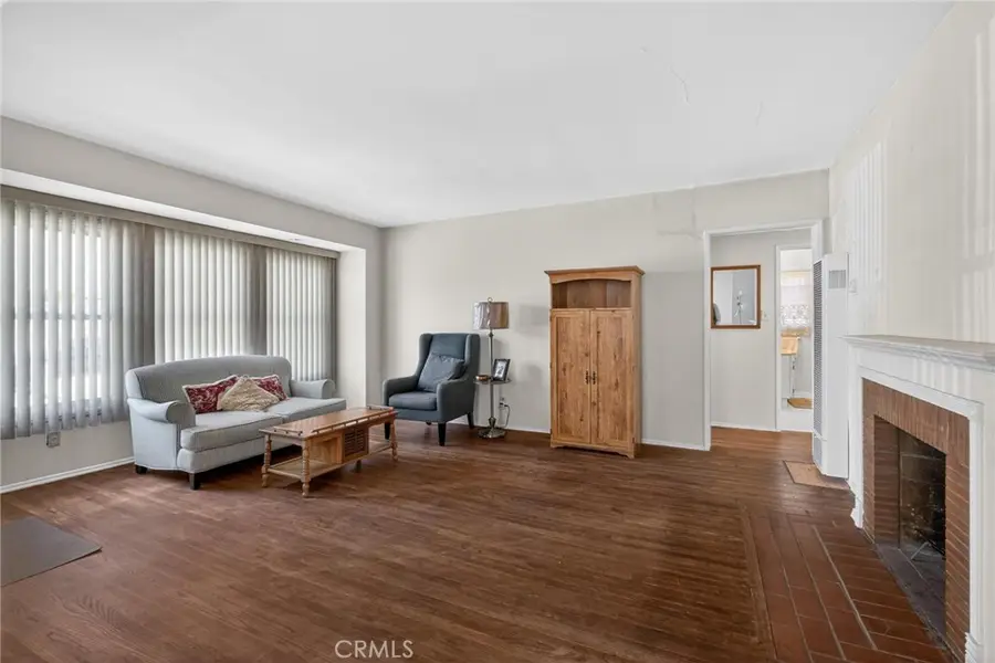 4904 W 121 St, Hawthorne, CA 90250 - #3