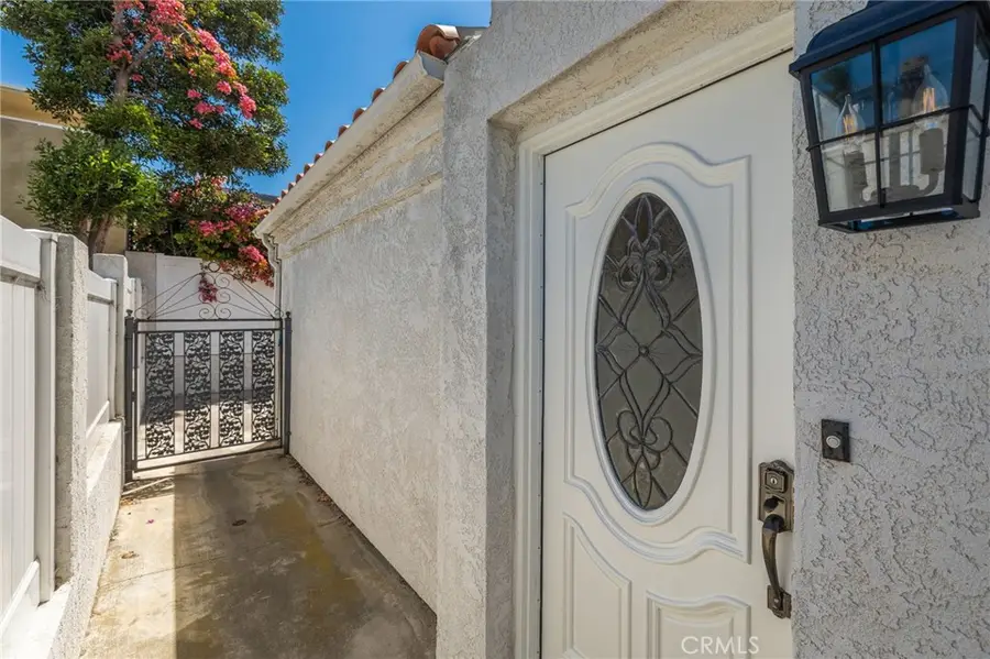 222 N Juanita Avenue #B, Redondo Beach, CA 90277 - #3