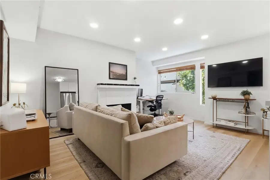 2147 N Beachwood #4, Los Angeles, CA 90068 - #2