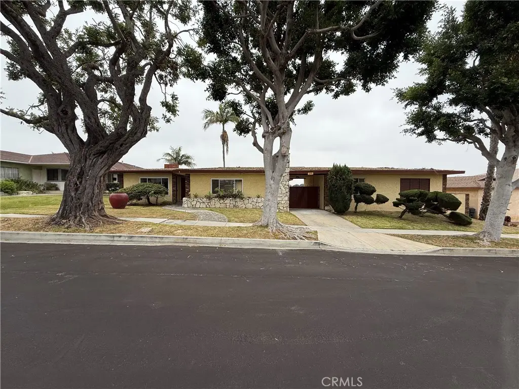 2401 W 102nd Street, Inglewood, CA 90303 - #1