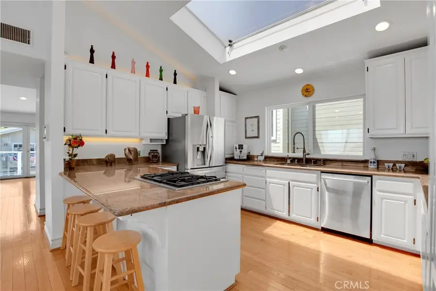 477 35th Street, Manhattan Beach, CA 90266 - #3