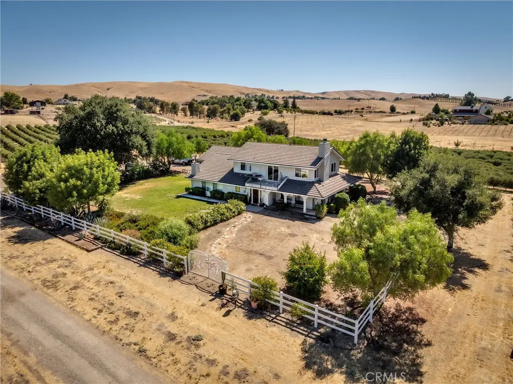 5055 Rancho La Loma Linda Drive, Paso Robles, CA 93446 - Image #1