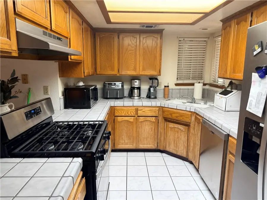 851 N Crenshaw, Visalia, CA 93291 - #2