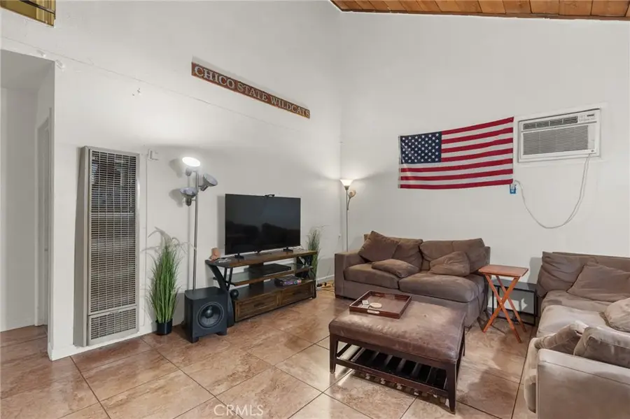 818 W 1st Street, Chico, CA 95928 - #2