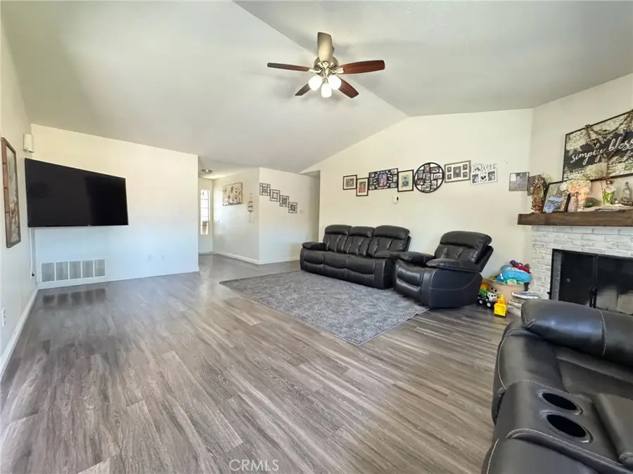 2109 Buckwheat Avenue, Rosamond, CA 93560 - Image #2