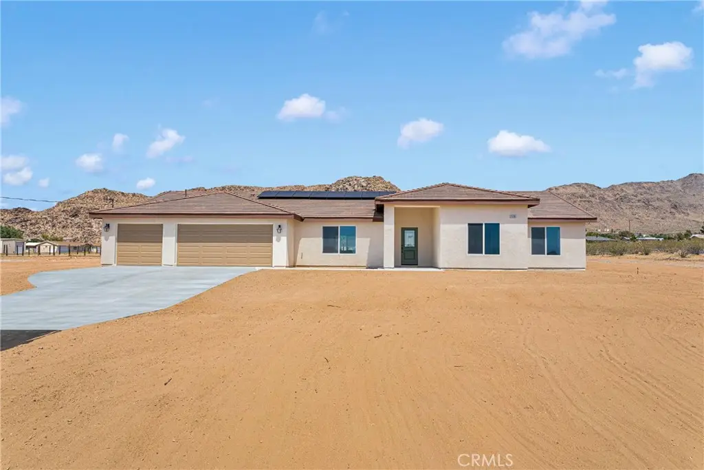 15365 Laguna Seca Drive, Apple Valley, CA 92307 - Image #1