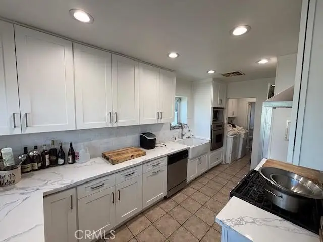 13600 Sylvan Street, Valley Glen, CA 91401 - Image #3