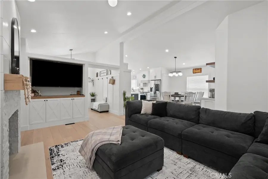 19983 Crestview Drive, Santa Clarita, CA 91351 - Image #3