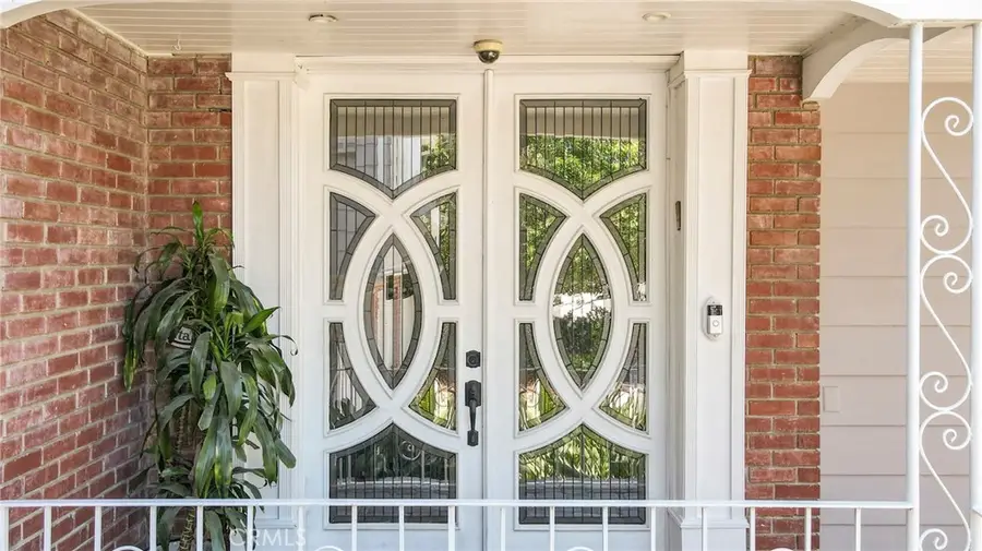 20300 Delita Drive, Woodland Hills, CA 91364 - Image #2