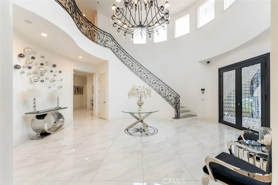 5633 Newcastle Ln, Calabasas, CA 91302 - #3