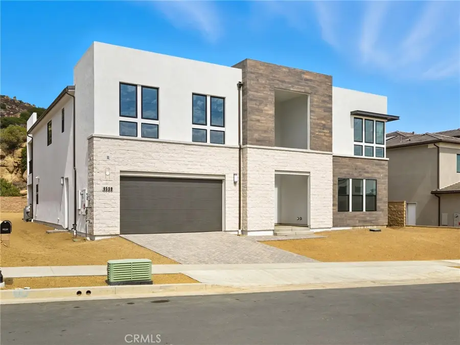 9539 N Andora Avenue, Chatsworth, CA 91311 - Image #2