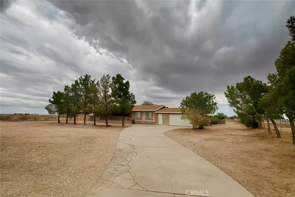 5830 Holiday Avenue, Rosamond, CA 93560