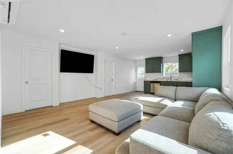 14320 Osborne Street, Panorama City, CA 91402 - #3