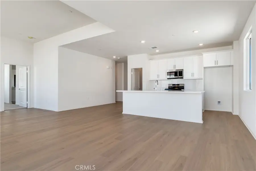 1577 E Houlguin Street, Lancaster, CA 93535 - Image #2