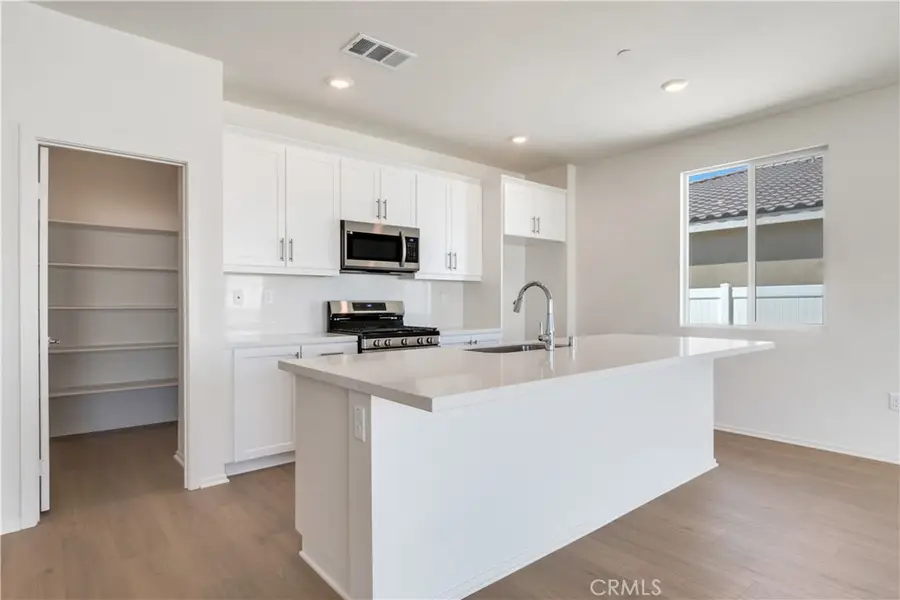 1577 E Houlguin Street, Lancaster, CA 93535 - Image #3