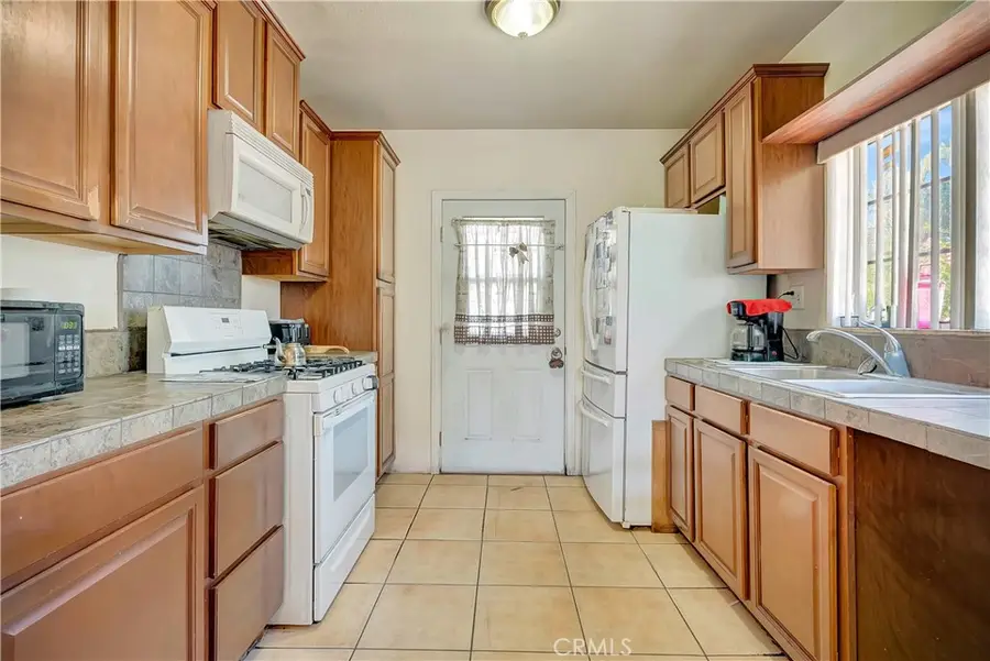 12547 Cometa Avenue, San Fernando, CA 91340 - Image #2