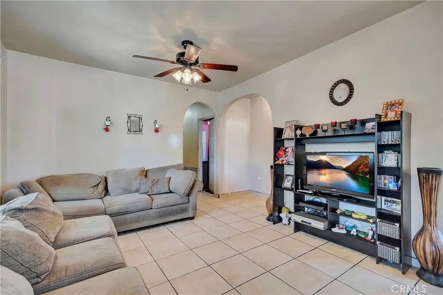 12547 Cometa Avenue, San Fernando, CA 91340 - Image #3