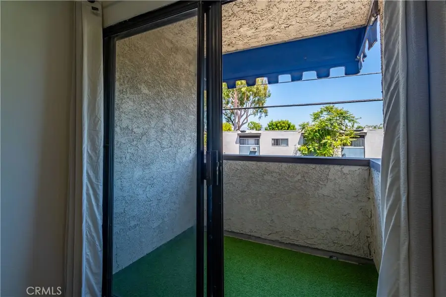 18530 Hatteras Street #209, Tarzana, CA 91356 - Image #3