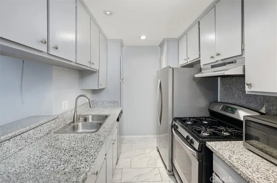 5700 Etiwanda Avenue #154, Tarzana, CA 91356 - Image #2