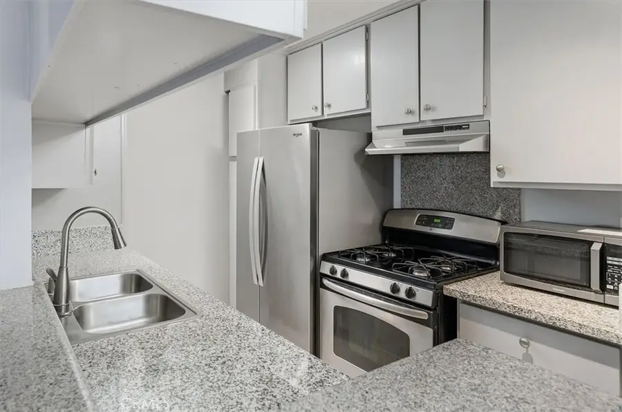 5700 Etiwanda Avenue #154, Tarzana, CA 91356 - Image #3