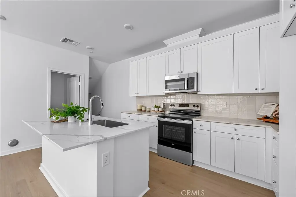 9423 1/2 N Sepulveda Blvd. #4, North Hills, CA 91343 - Image #1