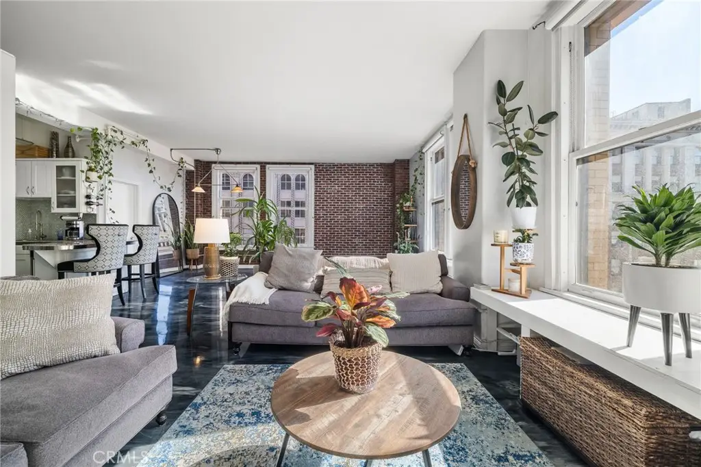 215 W 7th Street #1008, Los Angeles, CA 90014 - Image #1