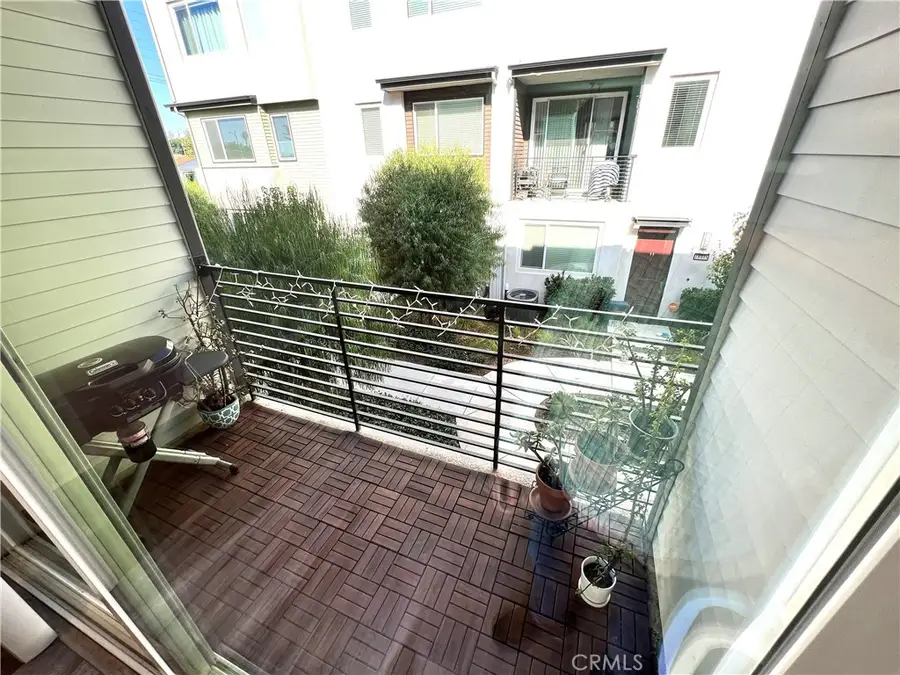 18447 W Mural, Northridge, CA 91325 - Image #2