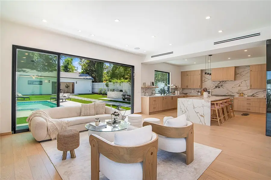 22616 Hatteras Street, Woodland Hills, CA 91367 - #3