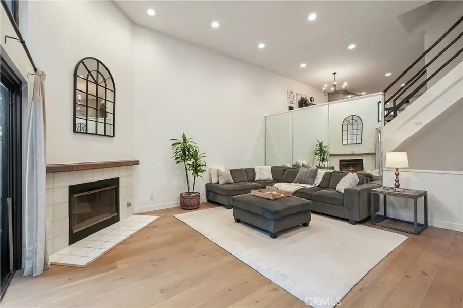 6930 De Celis #16, Lake Balboa, CA 91406 - Image #2