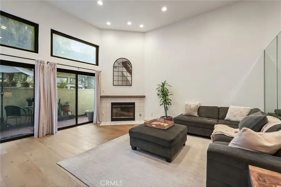 6930 De Celis #16, Lake Balboa, CA 91406 - Image #3