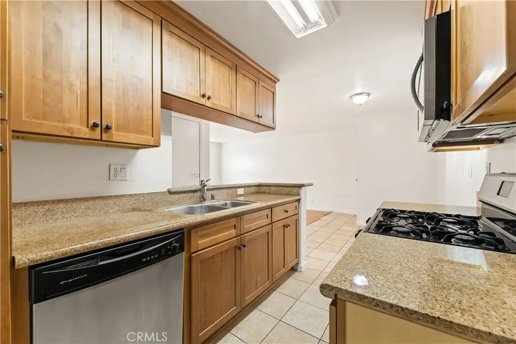 20327 Saticoy Street #102, Winnetka, CA 91306 - #1