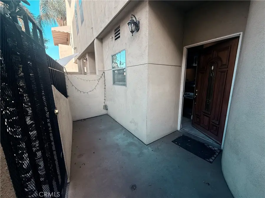 14256 Victory Boulevard #3, Van Nuys, CA 91401 - #2