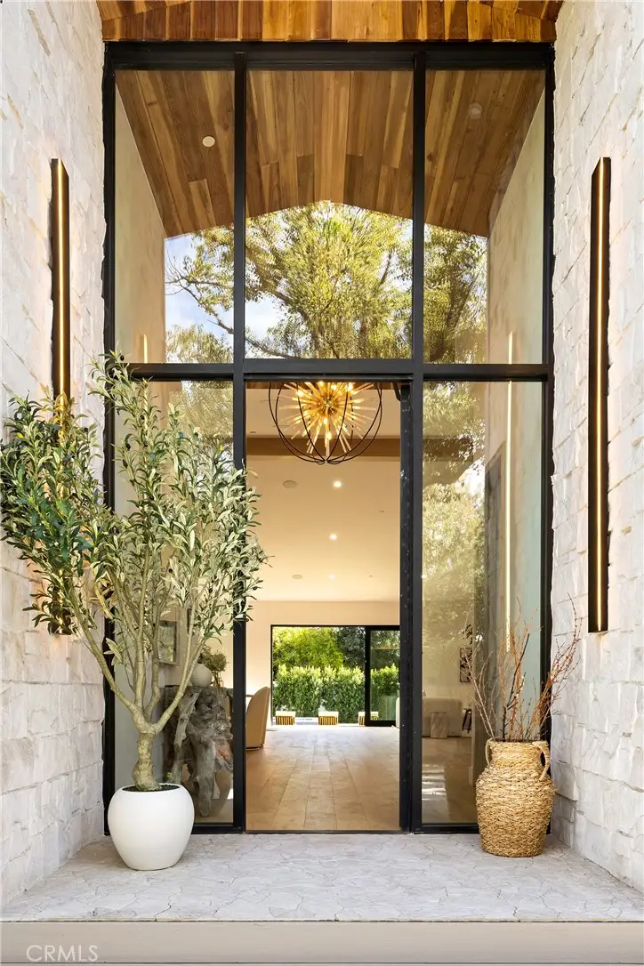 5750 Stansbury Avenue, Sherman Oaks, CA 91401 - Image #3