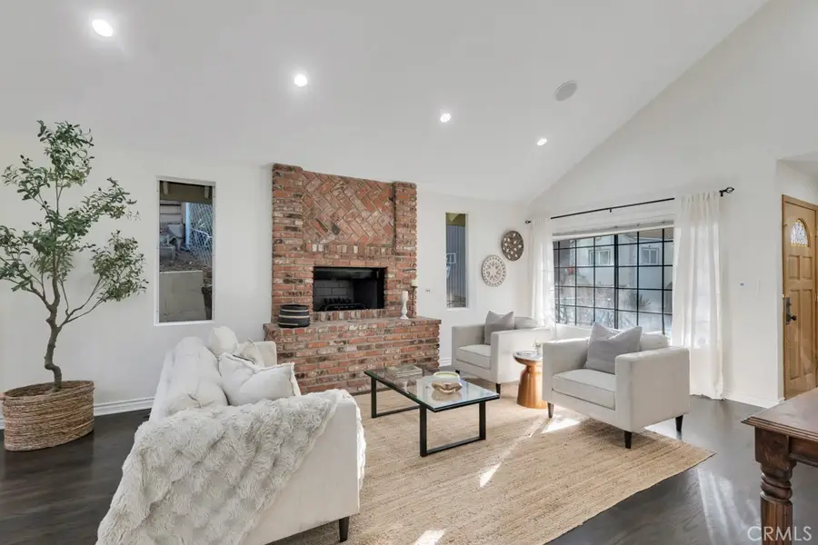 4384 Saltillo, Woodland Hills, CA 91364 - Image #2