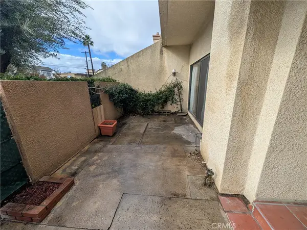 18403 Collins, Tarzana, CA 91356