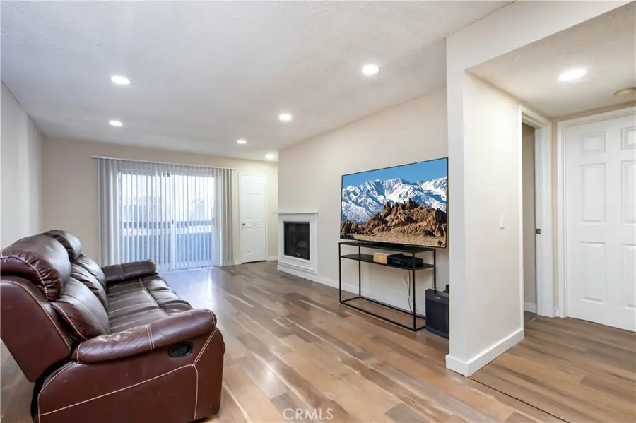 26922 Flo, Canyon Country, CA 91351 - Image #3