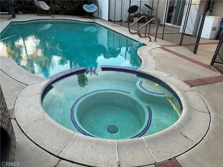 19046 Friar St, Tarzana, CA 91335 - Image #2