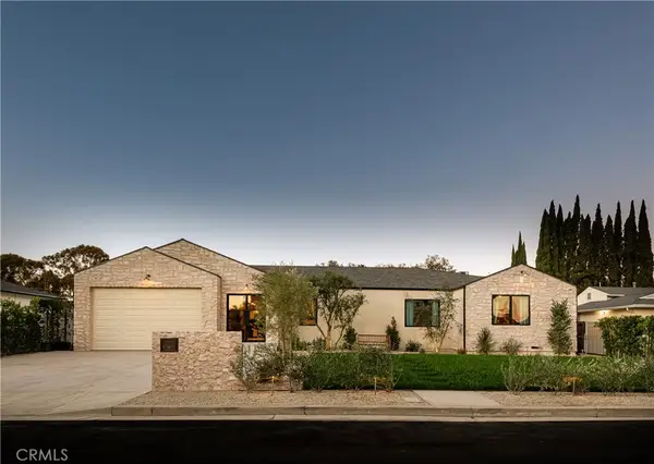 15719 Hartsook, Encino, CA 91436