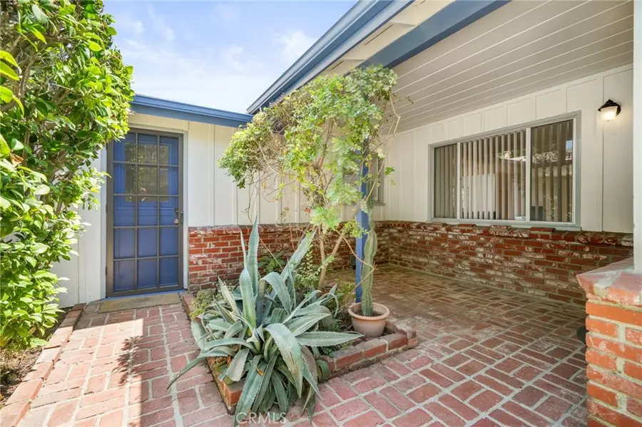 5249 Ventura Canyon Avenue, Sherman Oaks, CA 91401 - Image #2