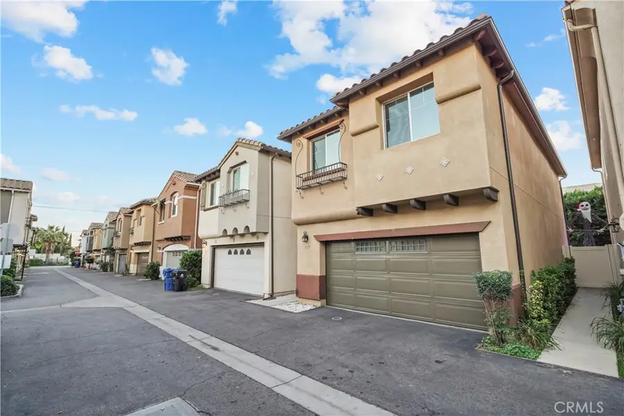 7619 N Patriot Way, Van Nuys, CA 91405 - Image #2