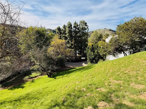 3911 N Alta Mesa Drive, Studio City, CA 91604