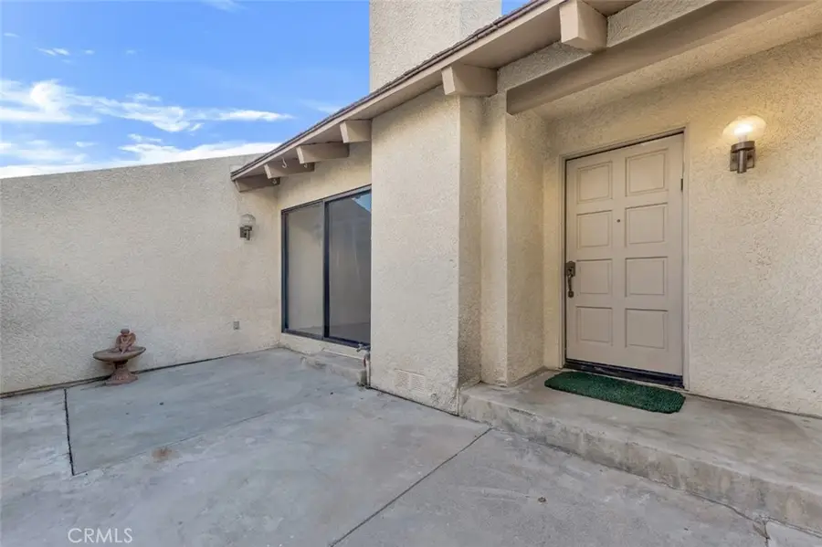 18423 Collins Street #A, Tarzana, CA 91356 - Image #3